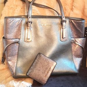 Michael Kors Voyager Tote with matching wallet